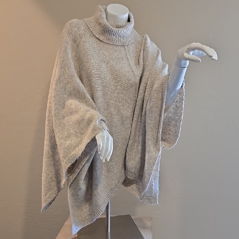 Relax turtleneck sweater poncho